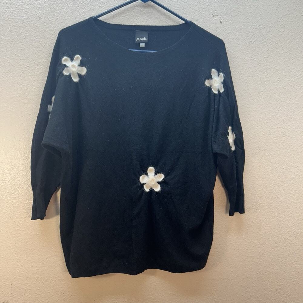 Aaeda Sweater SZ L Black‎ White Floral Soft Rayon Blend Long Sleeve Preppy Artsy